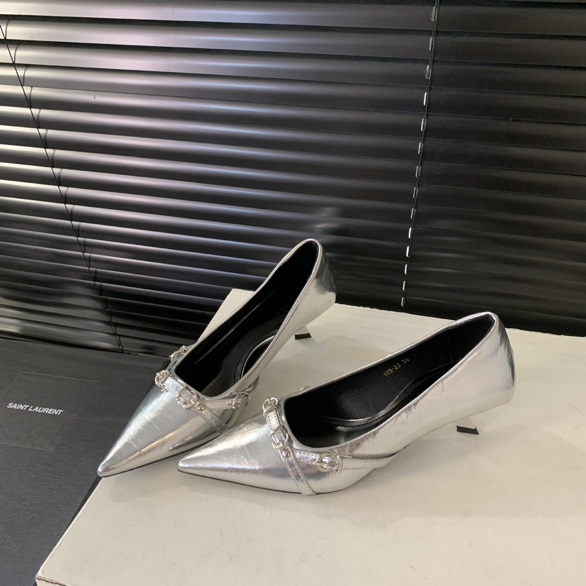 

Модные туфли с острым носком и неглубоким вырезом на высоком каблуке, летние элегантные черные женские туфли на шпильках с пряжкой 40 серебряный