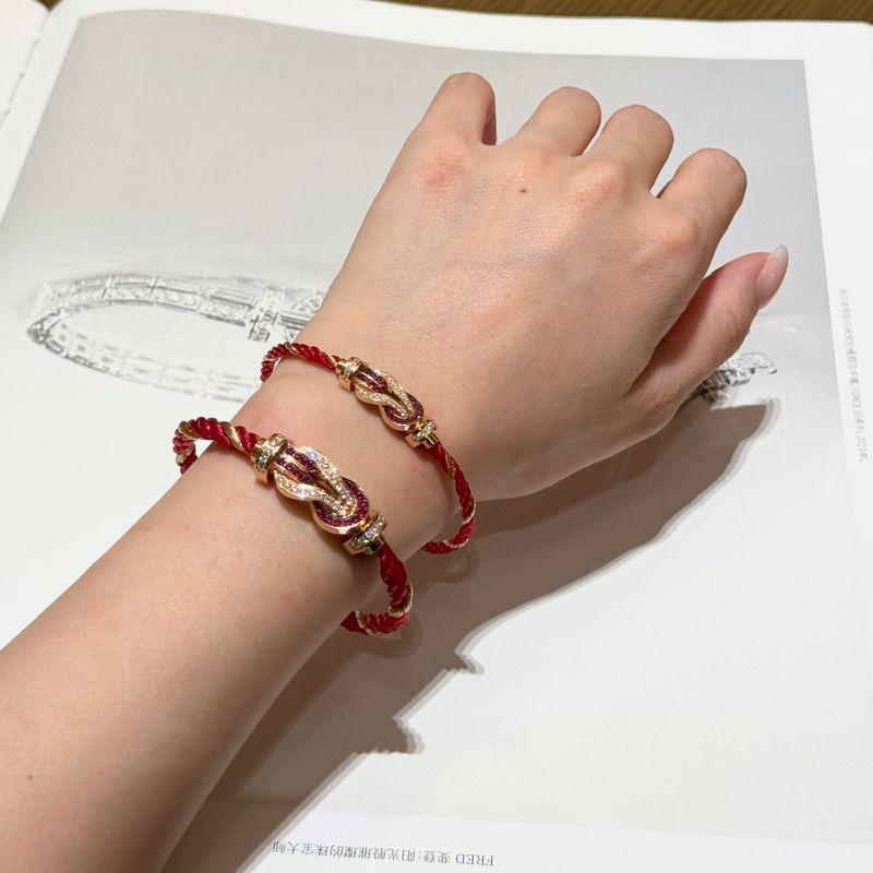 

Гонконгская восьмисимвольная пряжка Высокофиксированный браслет из красной веревки Женский 18К розовое золото Тонкая стальная проволока Застежка Vachette Ремешок Год судьбы Удача 18cm Comparison of buttons [medium and large]