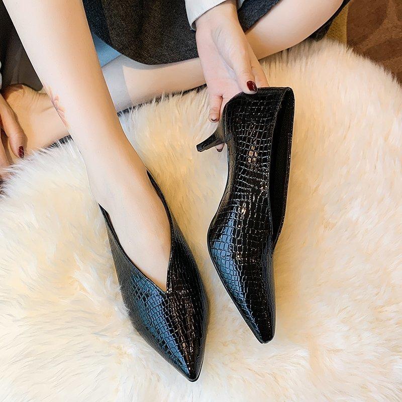 

New Fashion Retro Leather Soft Leather Shallow Mouth Pointed Thick Heel Shoes