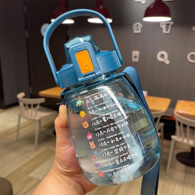 

Large Capacity Water Bottle with Straw