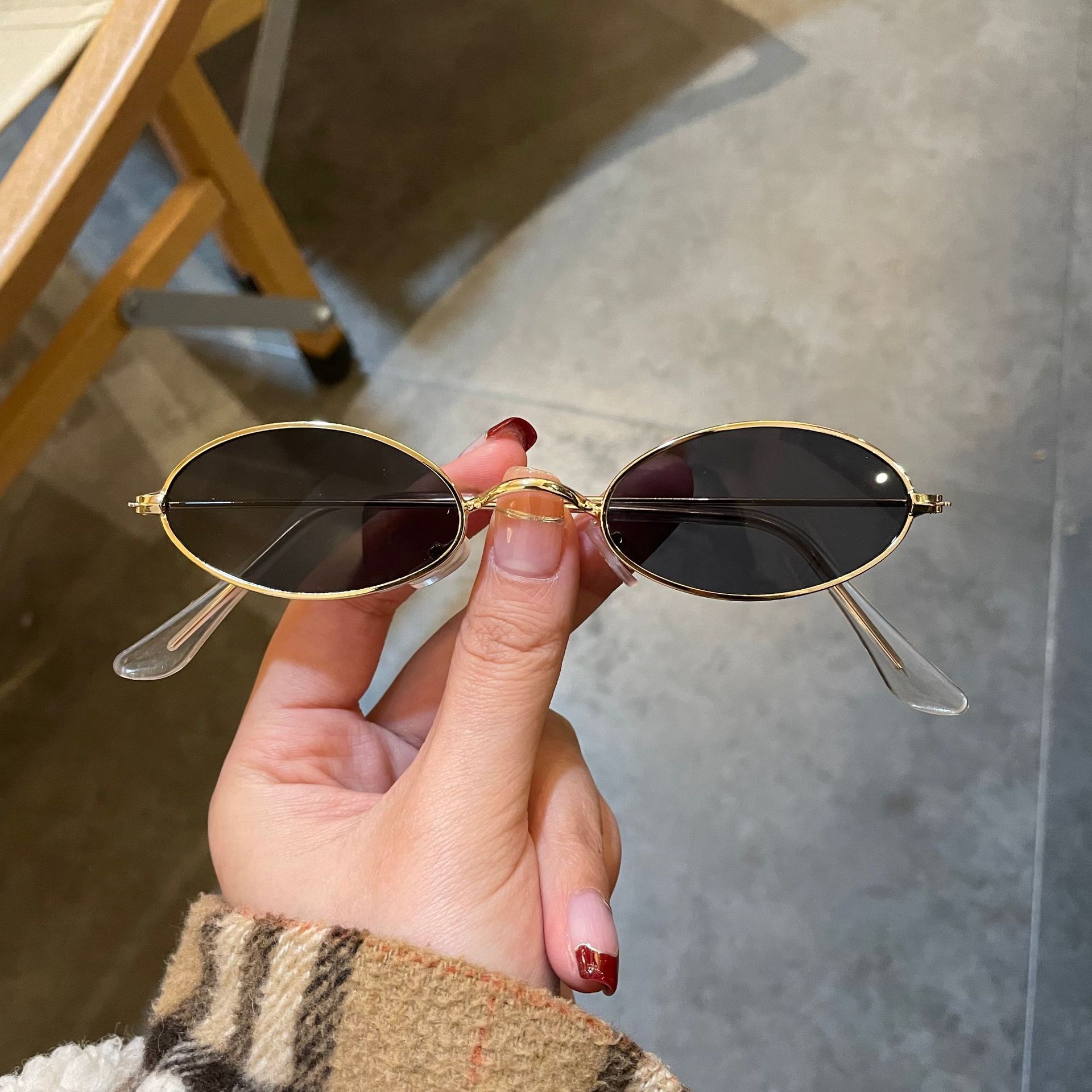 

New Unisex Retro Small EyeglassFrame OvalDesign Sunglasses Fashion Design Sun Glasses Summer Vintage Shades Eyeglasses Womens fashion glasses W138880WW-As shown in the figu