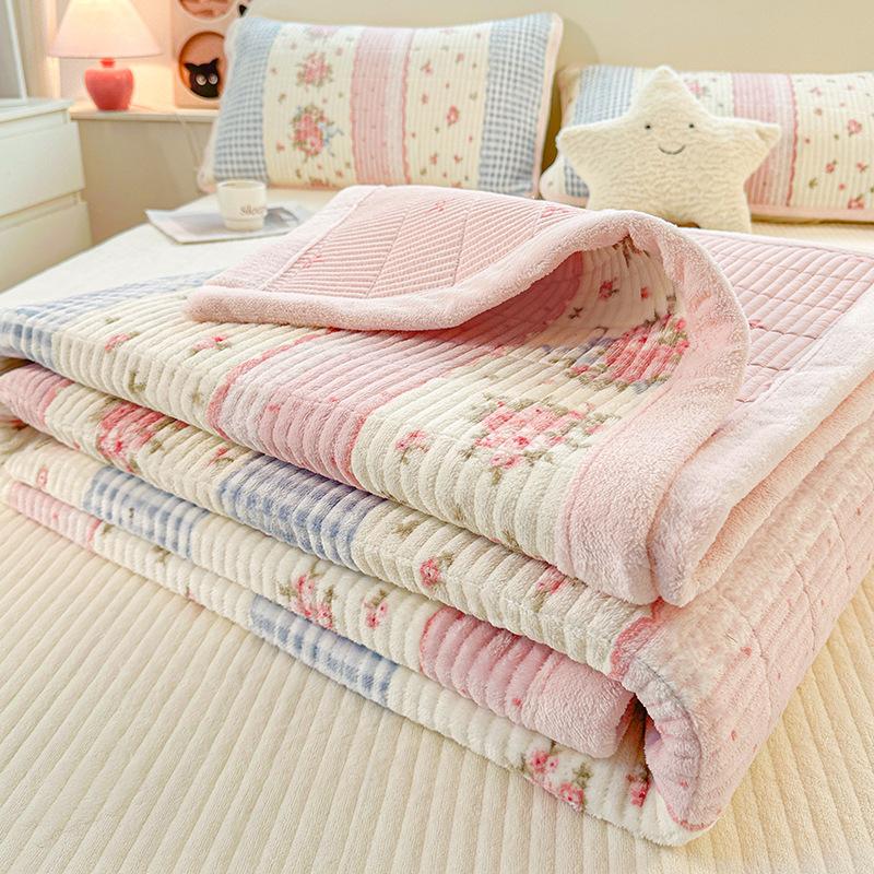 Zimní silný mléčný sametový přehoz na postel, tatami rohož s bavlněným kang přehozem, protiskluzová matrace, hřejivé prostěradlo z korálového sametu