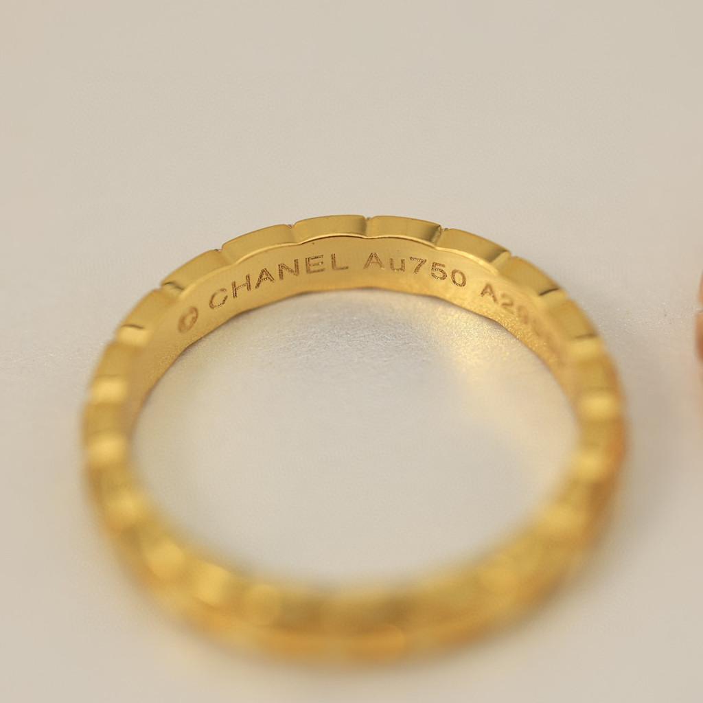 Klassisk ring med diamantmönster i guldmaterial för dagligt bruk, utsökt hantverk för män och kvinnor, Gåvor för män och kvinnor, födelsedagspresent