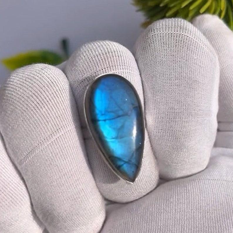 

Кольцо ручной работы из цельного серебра 925 пробы с драгоценным камнем лабрадоритом, эффектное женское кольцо, подарок для нее. синий