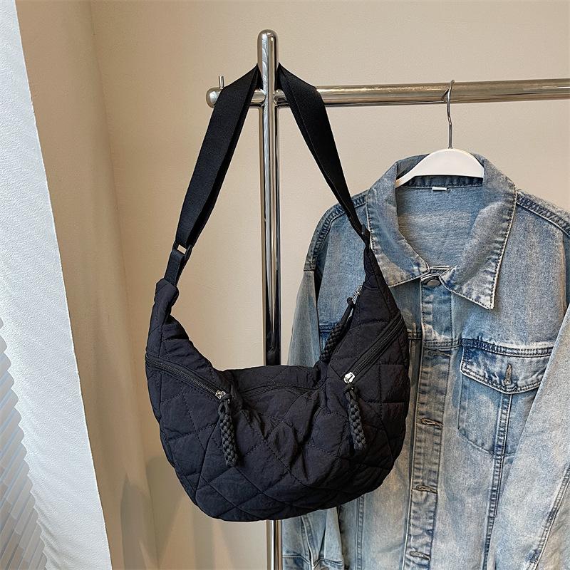 Large capacity cotton clothes bag women's 2025 autumn and winter new popular fashion canvas light commuting shoulder dumpling women's bag