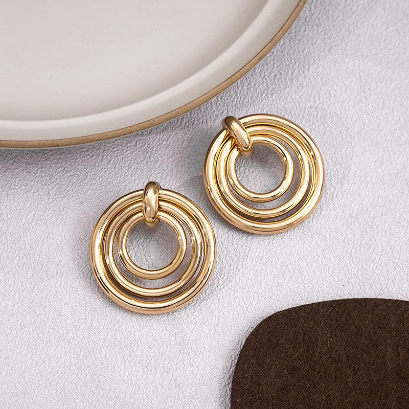 Mehrfach-Ring-Runde Ohrstecker, Einfache Metall-Geometrische Ohrringe, Hochwertige Hohlring-Ohrringe für Damen