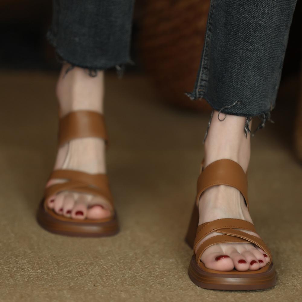 

Винтажные босоножки с перекрещенными носами на толстом каблуке женские 2025 новые однотонные туфли на среднем каблуке с платформой на мягкой подошве женские 37 темно-коричневого