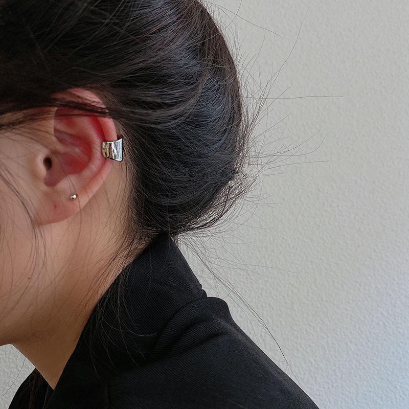 Stylish No-Piercing Ear Clip for Women - Versatile, Trendy Niche Design