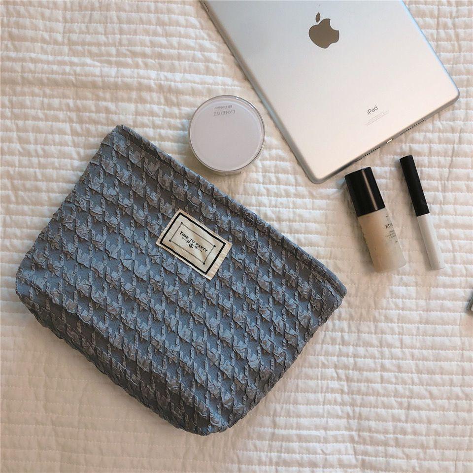 INS Niche High-End Květinová kosmetická taška s mačkanou texturou – Velkokapacitní, přenosná taška na uskladnění péče o pleť s vnitřními přihrádkami.