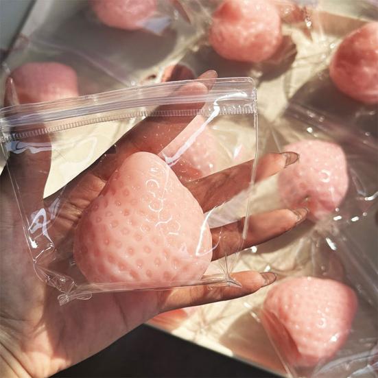Strawberry Squeeze Toy Stress Relief Rød Rosa Klar Frukt Knip Sensorisk Leke Barn Tenåringer Voksne Myk TPR Stress Ball Simulering Mat Fidget Toy