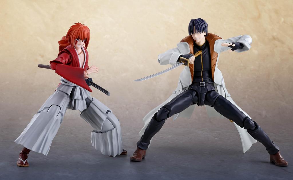 TAMASHII NATIONS Rurouni Kenshin Šermíř Romantický Shinomori Aoshi přibližně 165 mm malovaná pohyblivá figurka SHFiguarts - Příběh Meiji - PVC a ABS