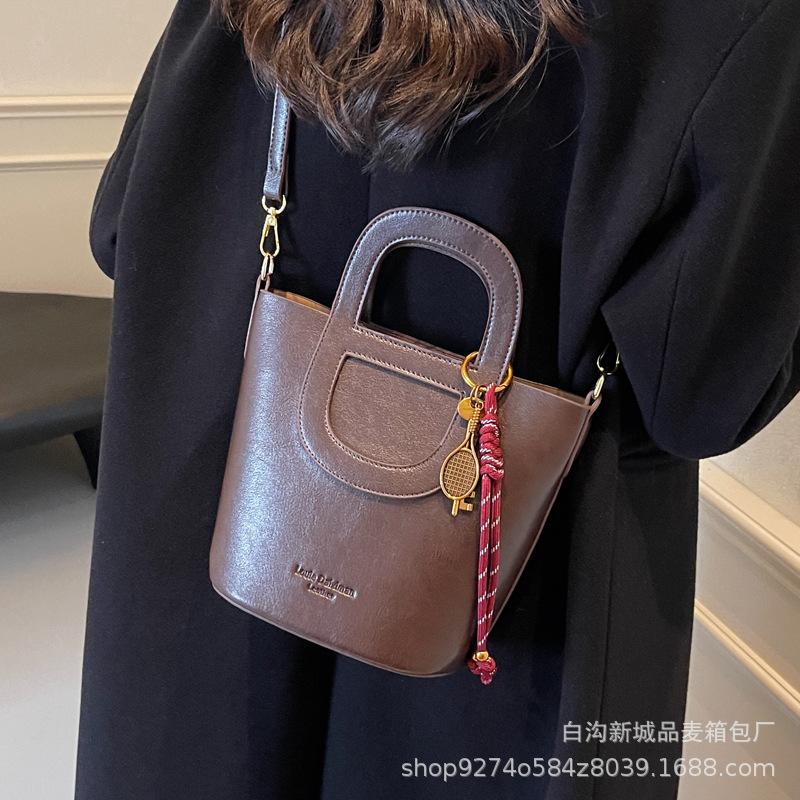 Premium texture fashionable versatile portable small bag women's 2025 new trendy retro versatile shoulder messenger bucket bag