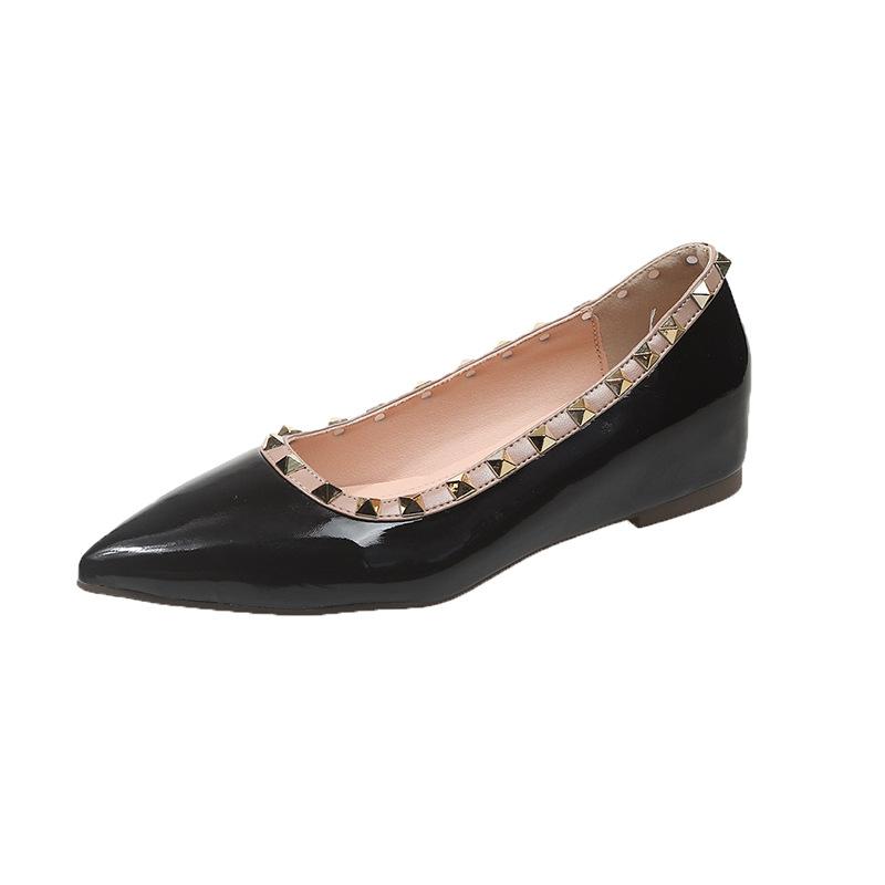 Small Inner Height Increase French Single Shoes Women's 2025 Spring New Pointed Shallow Mouth Women's Shoes Rivet Small Size Evening Shoes