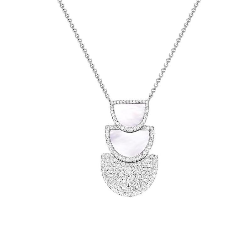 APM Monaco necklace [Romantic Confession] Half-moon mother-of-pearl has fashionable personality, exquisite Silver F (one size fits all) Endless Love серебряный