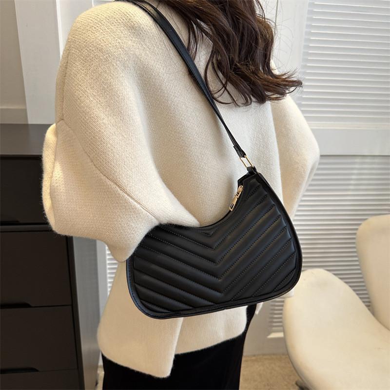 Chic Crescent Shoulder Bag For Winter 2023 Trendy Street Style Pu Leather Handbag