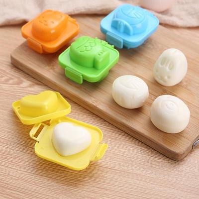 Set di 6 Stampi per Uova e Onigiri a Cartoni Animati: Disegni di Coniglio, Orso, Pesce, Macchina, Stella, Cuore