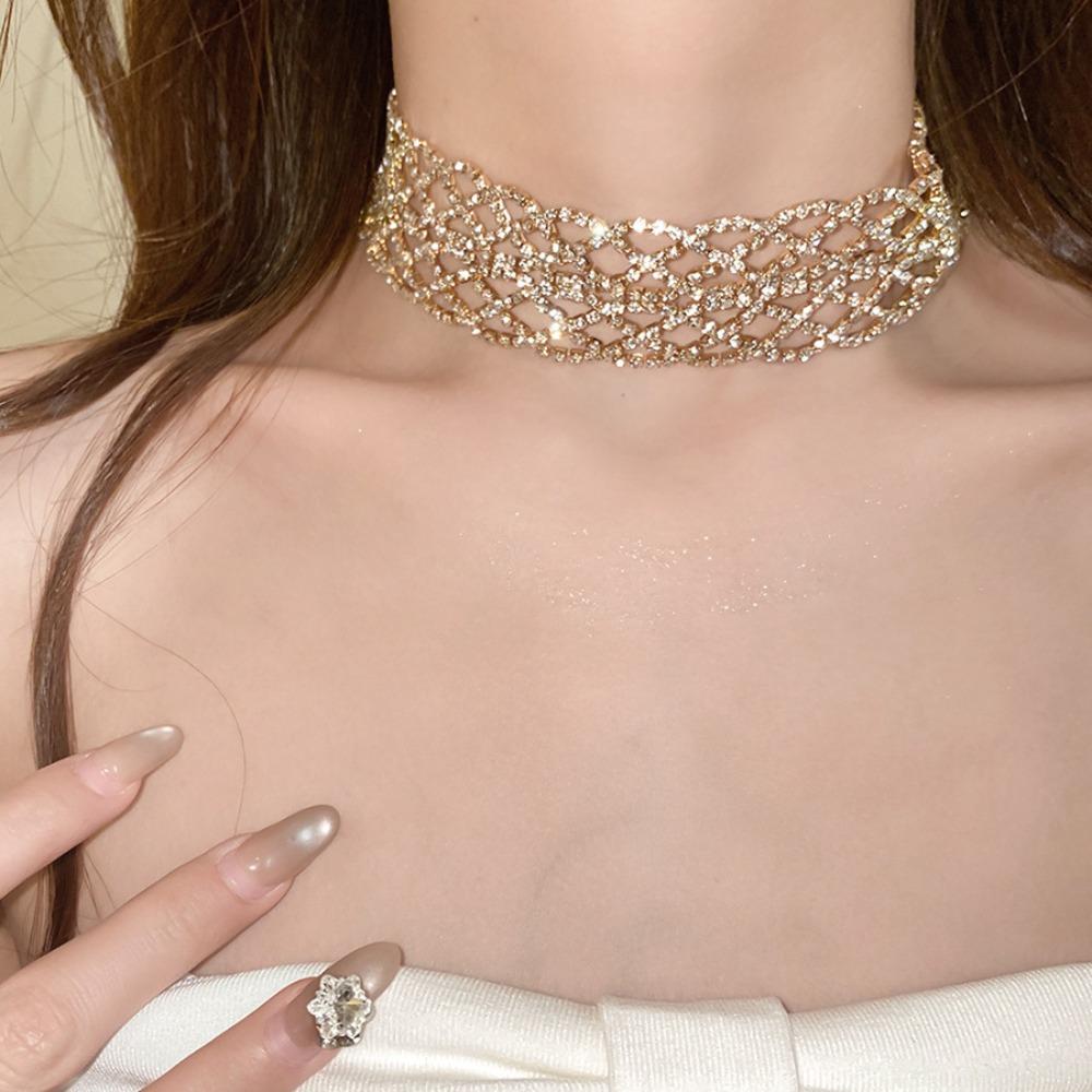 Simple Crystal Hollow Necklace Rhinestone Sparkling Collar Chain  Women