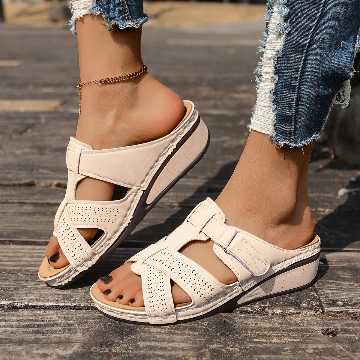 

Летние новые однотонные тапочки с покатым каблуком в форме рыбьего рта и полыми простыми римскими нескользящими кожаными тапочками 43 бежевый