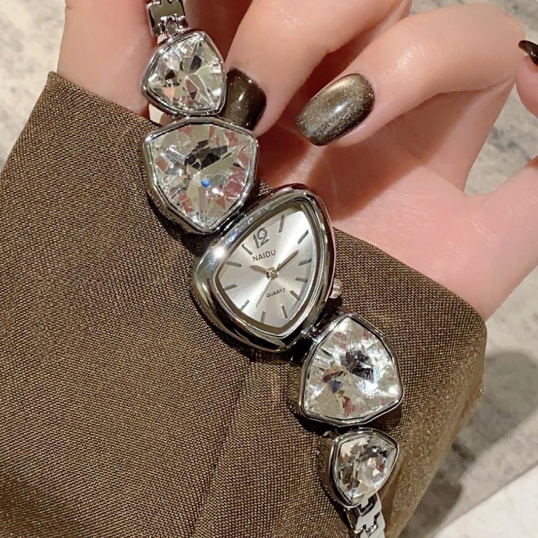 

Элегантные женские кварцевые часы с неровным кристаллом - Роскошный браслет высокого класса