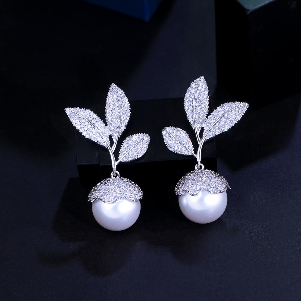 Needle Light Luxury Elegant Temperament High-End Pearl Earrings Slightly Inlaid Zircon Leaf Pearl Earrings