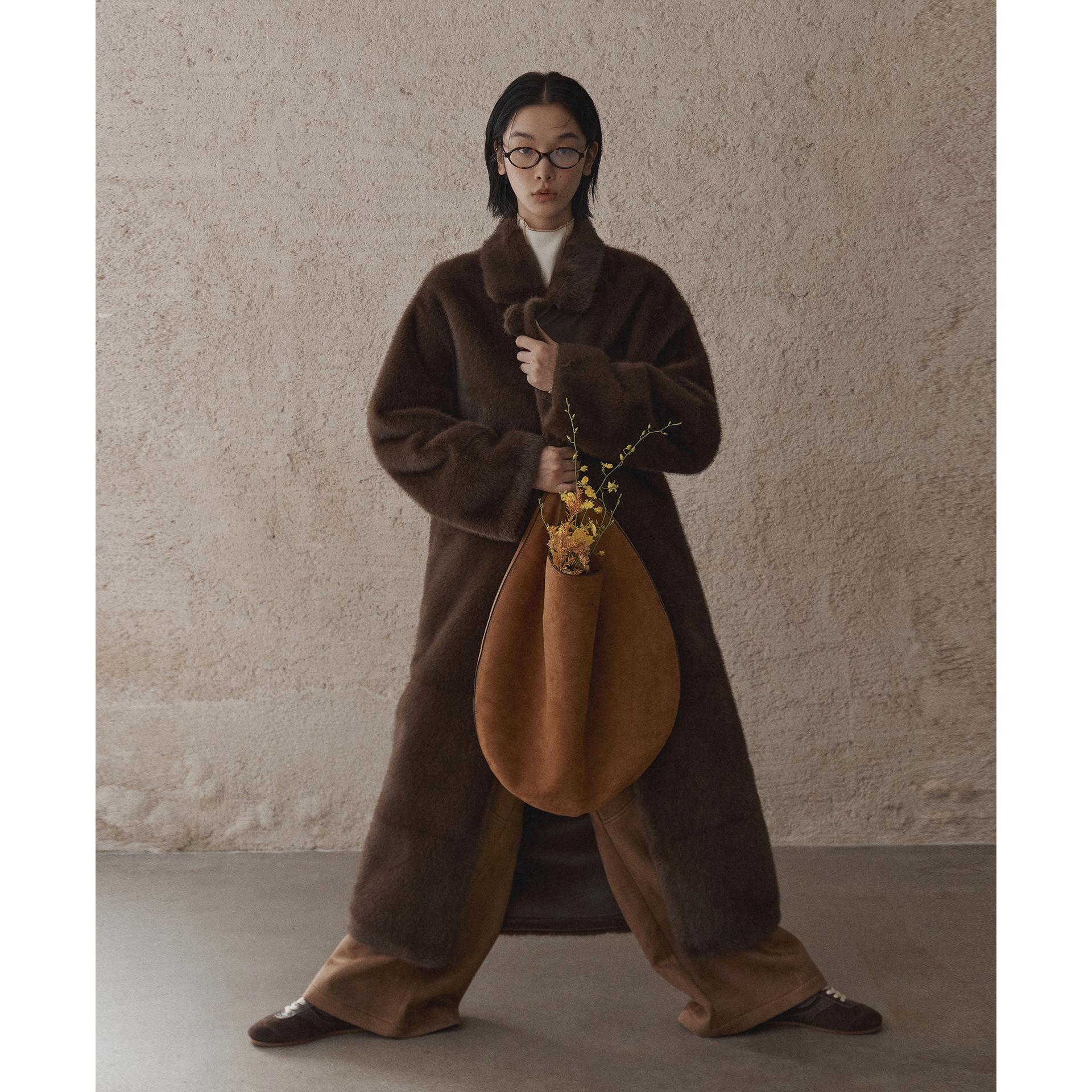 

Пальто женское зимнее длинное с отворотом из экологически чистого меха M