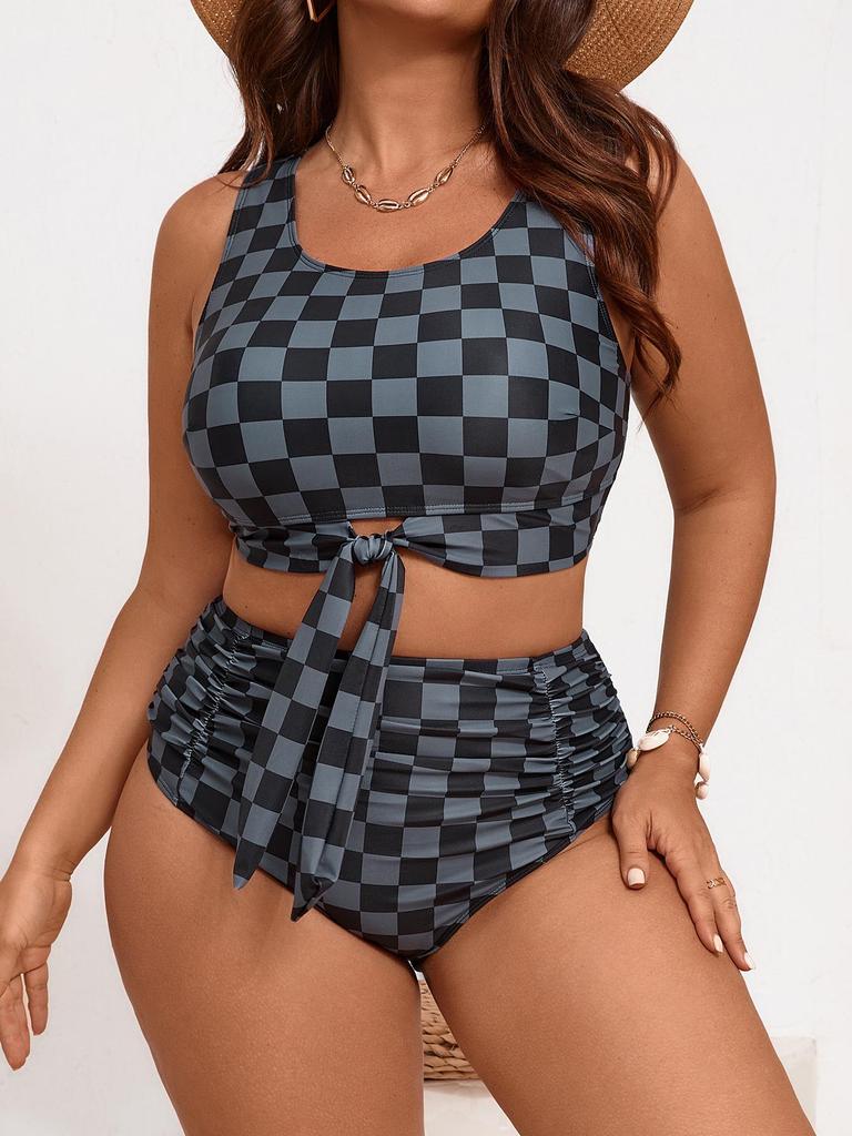 Badeanzug in Übergröße mit hohem Bund, Trägern und Schlitz, mit Bauchkontrolle