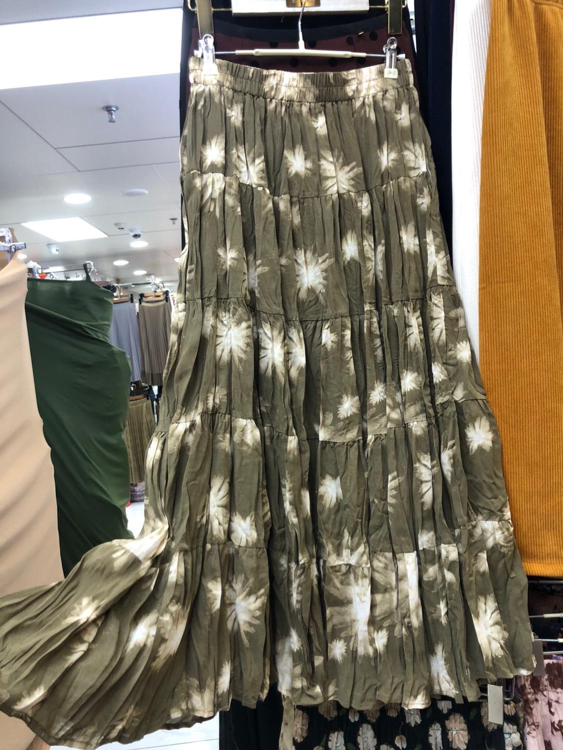 

2025 новая юбка с высокой талией и тонким темпераментом, универсальная юбка с ретро-принтом, пятисекционная плиссированная юбка А-образной формы с маятником one size fits all зелёный