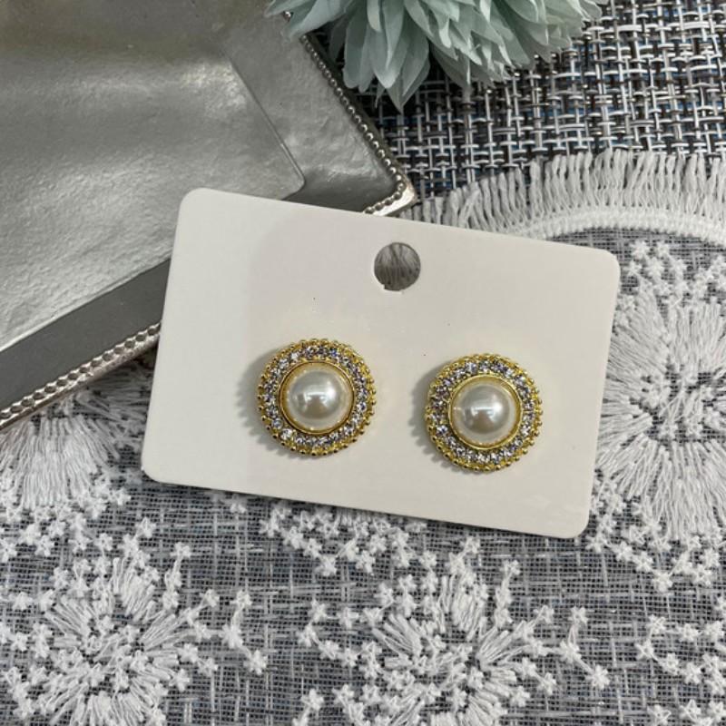 Niche light luxury pearl stud earrings, new European and American fashion earrings, diamond-encrusted high-end earrings