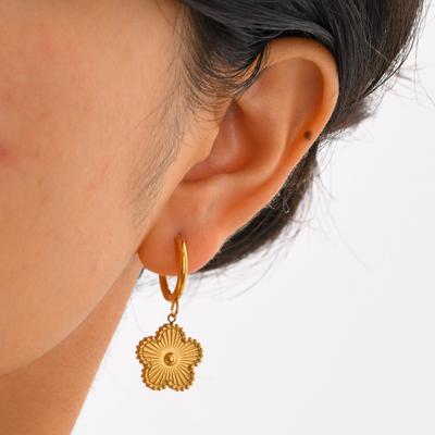 Boucles d'Oreilles en Acier Inoxydable Exquises Y2K Métal Fleur de Prunier Plante Boucle d'Oreille Luxe Doré pour Femmes Bijoux de Haute Qualité