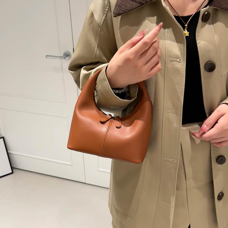 New Women's 2025 Niche Bag Solid Color Design High Sense Elegant Fresh Fashion Retro Versatile Handbag