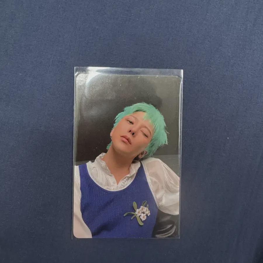 

G-dragon Exhibition Femday Photo Card Batch