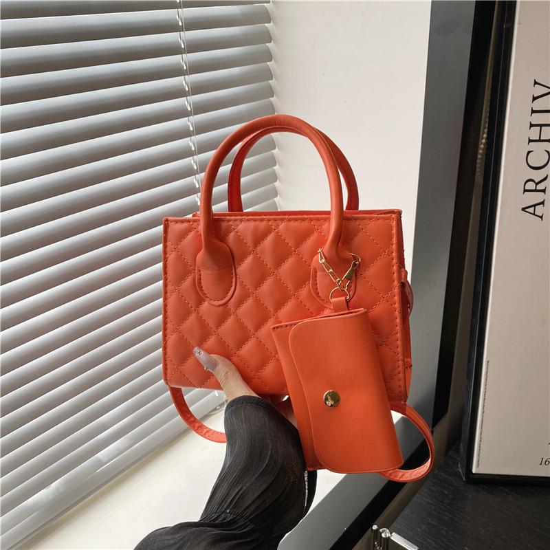 

New trendy and simple shoulder diamond bag portable messenger bag mother and child fashion commuting large capacity small square women s bag оранжевый