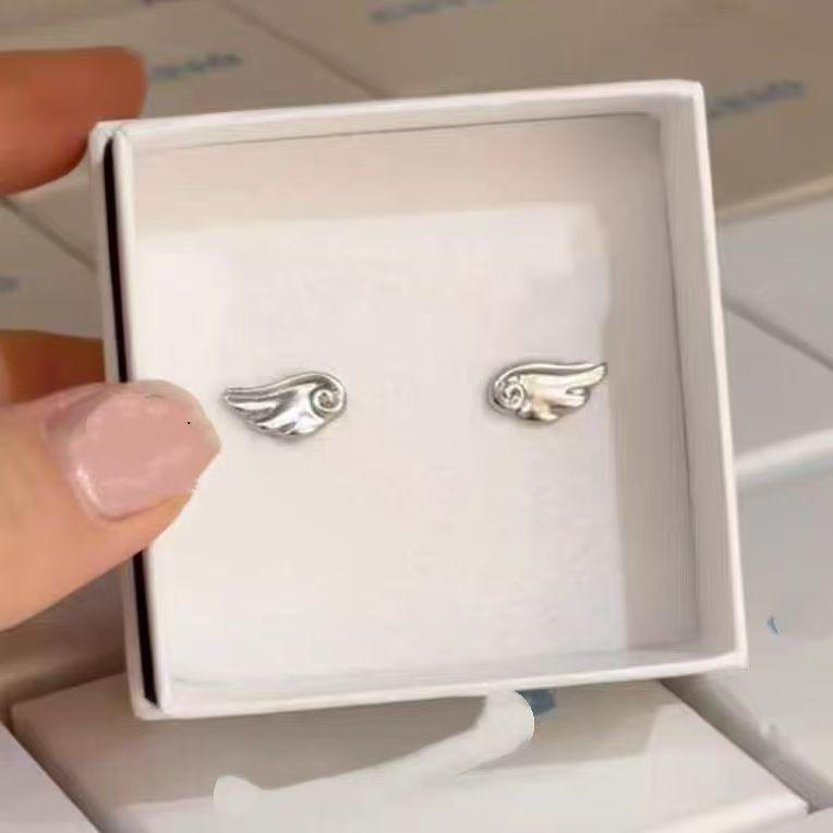 Exquisi Sweet Arc-shaped Glossy Surface Cute Angel Wing Stud Earrings for Women Personality Best Friend s Birthday Gifts Jewelry серебряный