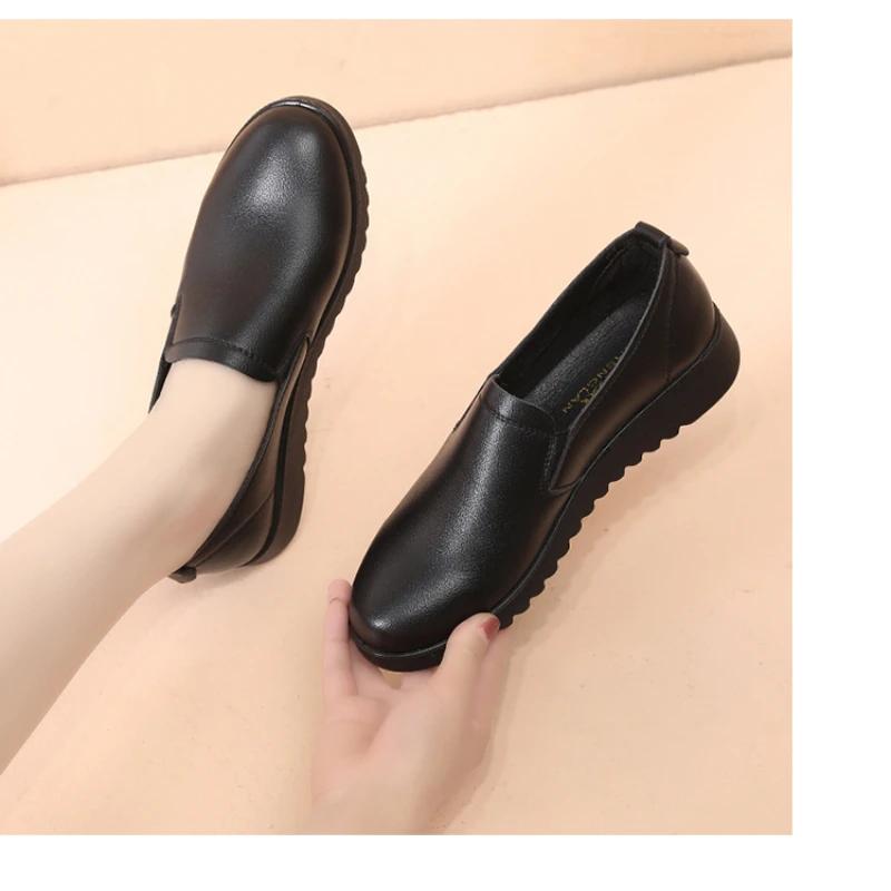 Spring Soft New Soled Mother Black Single Shoes Leather Non-slip Casual Comfortable Middle-aged Ladies Flat Shoes Ladies Shoes