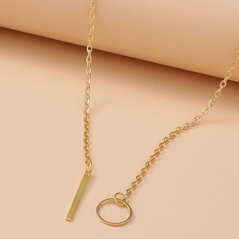 Schlanke Halskette mit Metallring: Modischer europäischer und amerikanischer Stil, vielseitiger und eleganter Schmuck.