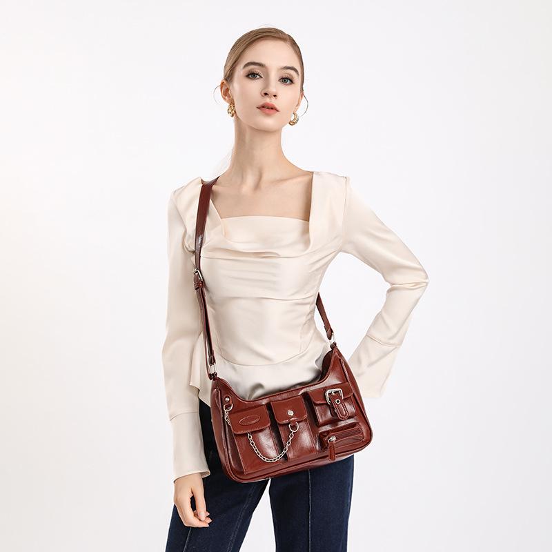 Niche Vintage Hong Kong-Style Patent Leather Motorcycle Shoulder Bag for Millennial Hot Girls
