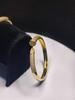Verstellbares Gold-Kupfer-Nagelarmband mit Zirkonieten