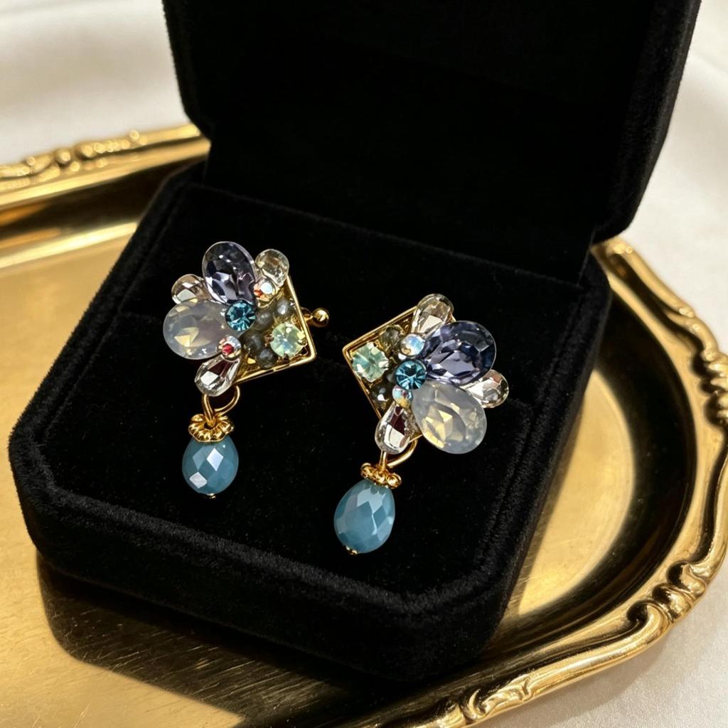 Orecchini a Fiocco in Vetro Blu Vintage - Ornamento dal Design Retrò