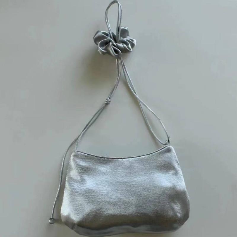 This Satin Bucket Bag Is A Trendy High-end and Minimalist Single-shoulder Crossbody Bag for Commuting