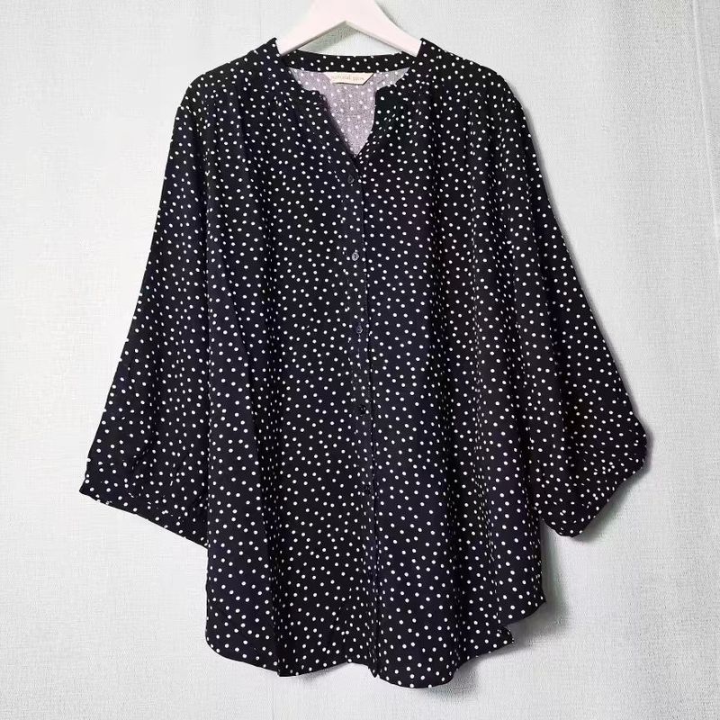 

Экспорт Экспорт Оригинальный Заказчик Поставка Ткань Вискоза Принт Рукав три четверти Рубашка Женская V-образный вырез Одежда для мамы Повседневная Летняя Ink Blue Dot L