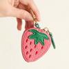 Niedliches Mini Erdbeer PU Leder Münzfach Schlüsselanhänger Praktischer Mini Fruchtform Anhänger Süße Rucksackverzierungen