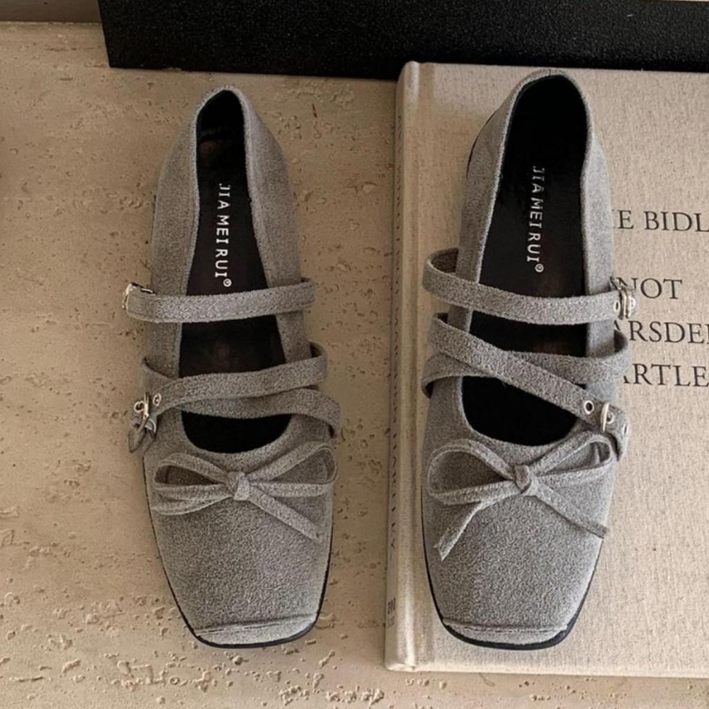 Mary Janes aus Leder im Retro-Stil mit eckiger Spitze - Flacher Absatz, Bequeme Damen-Abendschuhe 2025