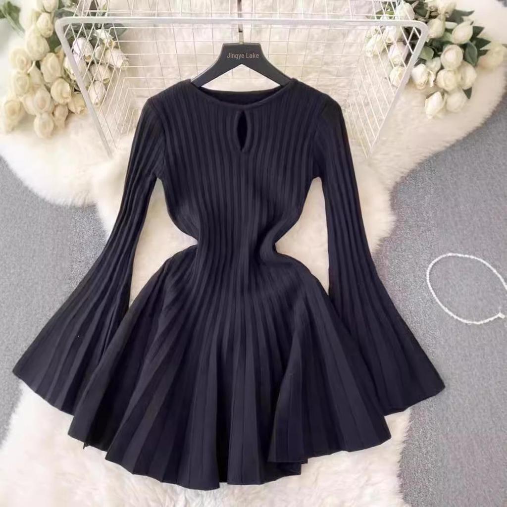 Hepburn-Style Knitted Sweater Dress for Women: Elegant French Waist Short Skirt for Autumn and Winter.