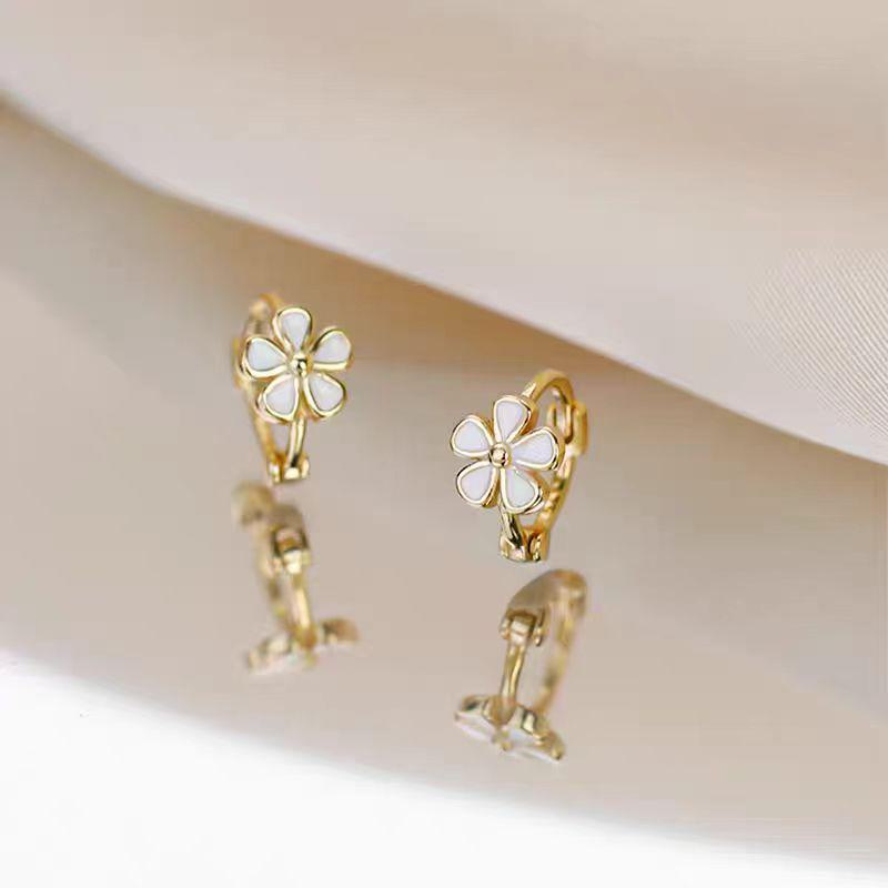Boucles d'oreilles Daisy d'été pour femmes - Nouveau style polyvalent 2025, simple et élégant pour les déplacements