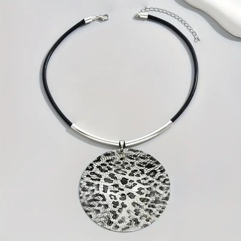 Stylish Retro Geometric Round Leopard Print Beating Pattern Pendant Necklace Charm Exquisite Autumn And Winter Sweater Chain