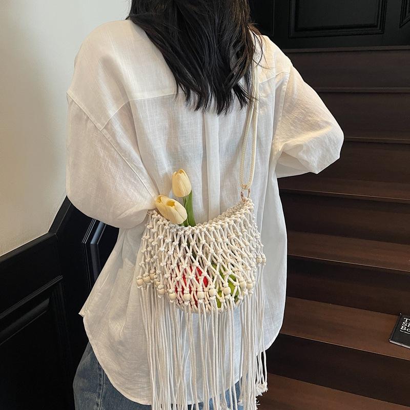 2025 Summer Hollow Out Shoulder Bags Weaving Beach Straw Bags Large Capacity Tassel Shoulder Crossbody Bags Vacation Handbags