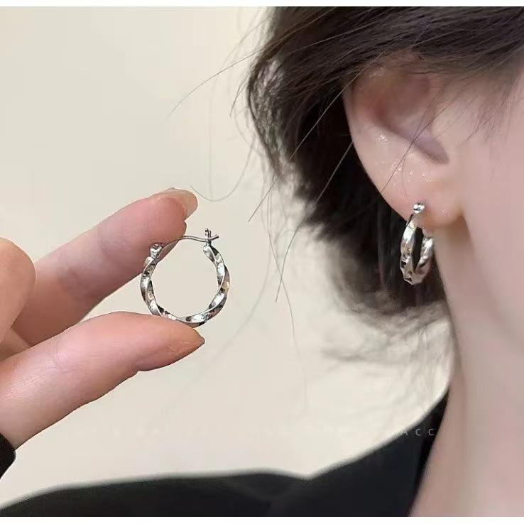 Trendy Retro Minimalist Circle Hoop Earrings for Women - 2026 Style