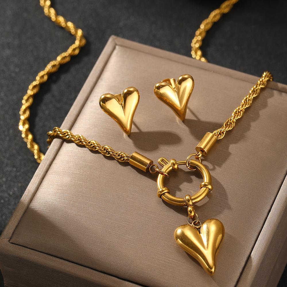 Stainless Steel Necklace Superior Feeling Delicate Twist Chain Chic Heart Pendant Gorgeous Necklace For Women Zircon Handmade