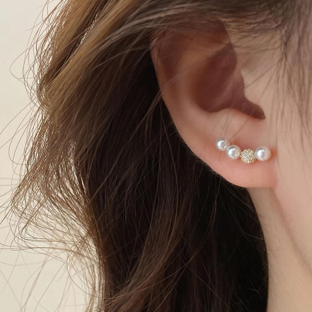 1 Pair of Simple And Versatile Shiny Round Bead Rhinestone Earrings, Niche Design, Light Luxury And Simple Earrings, Suitable for Daily Wear