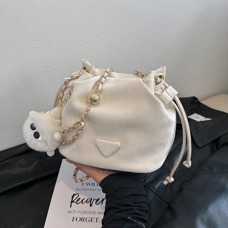 Solid color simple fashion chain small bag women's spring new versatile messenger bag bucket bag